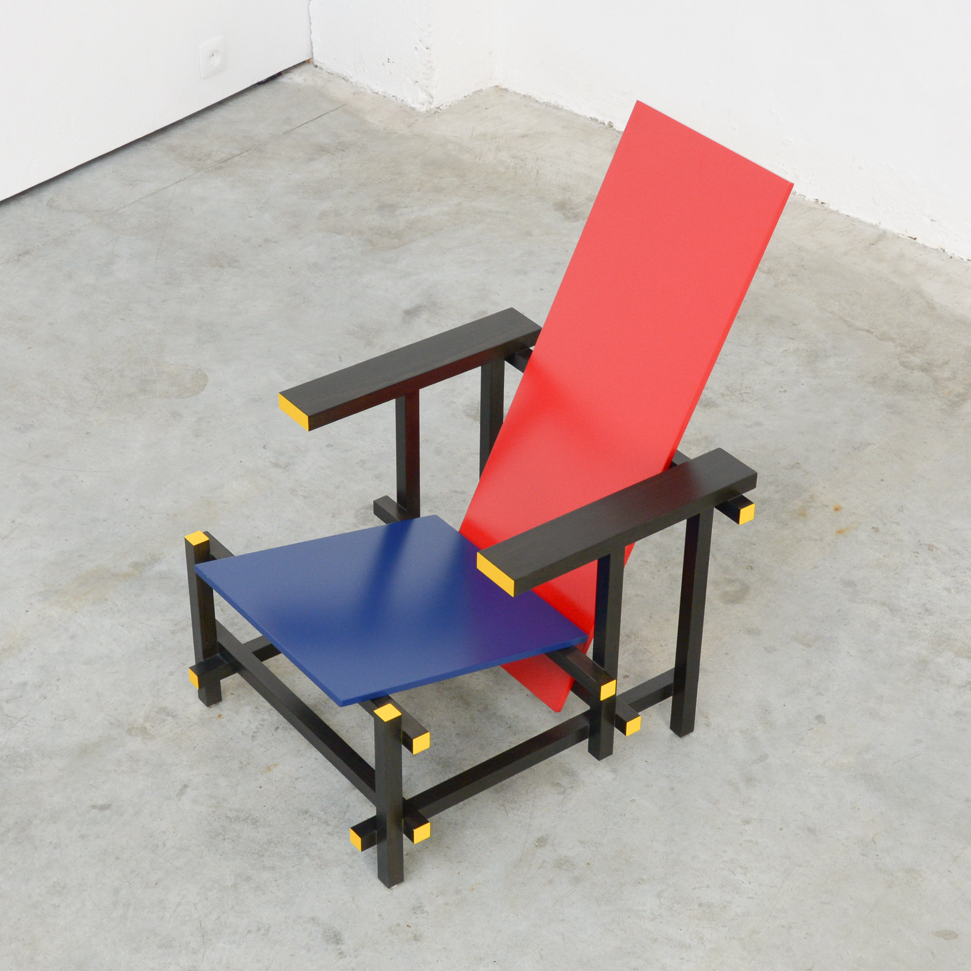 Red & Blue Chair Cassina - Cassina-gerritrietveld-redblue-03